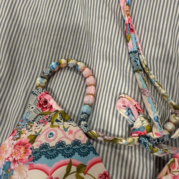 Agua Bendita Meraki
Belle Bikini Top in Sz Small - Picture 8 of 9